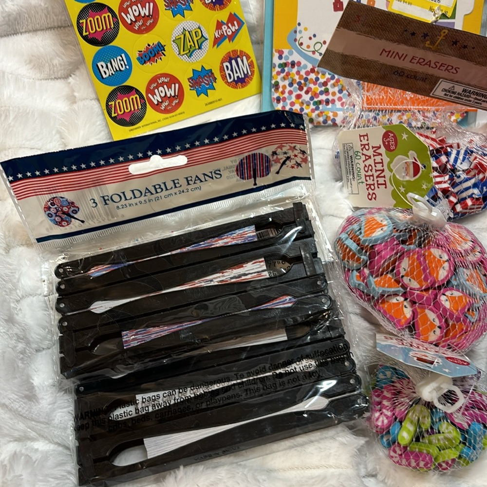 Party Invitations, Dress up capes and masks, party favors - Picture 6 of 6